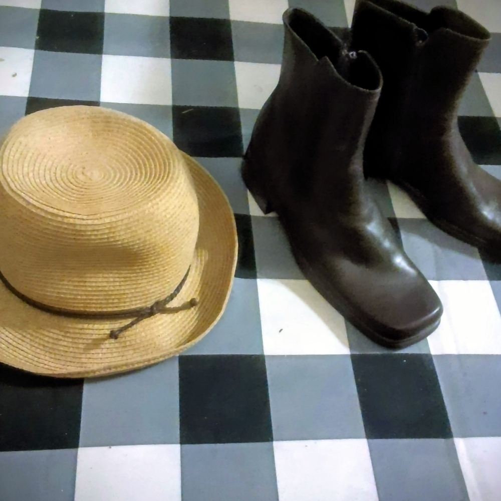 Nine West Tan Hat and Brown Boots